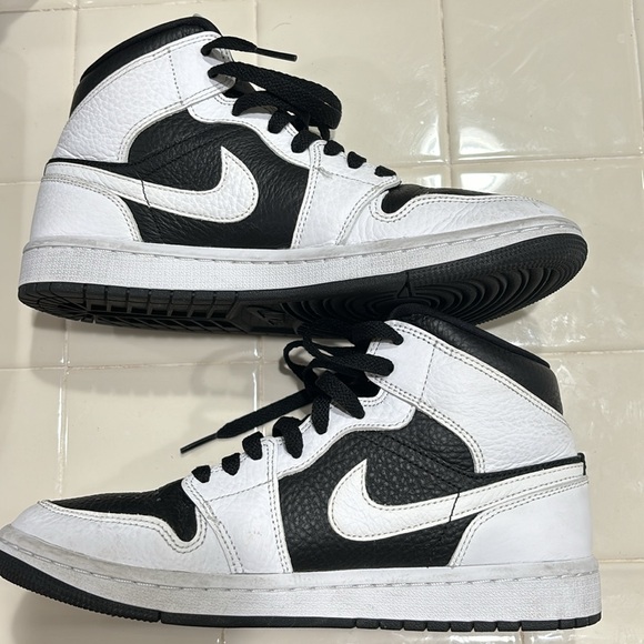 Air Jordans womens sz 9. Worn once inside the house. Didnt mean to order. - Picture 3 of 5